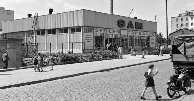Późniejszy Lux przy Pokoju otwarto w 1977 roku